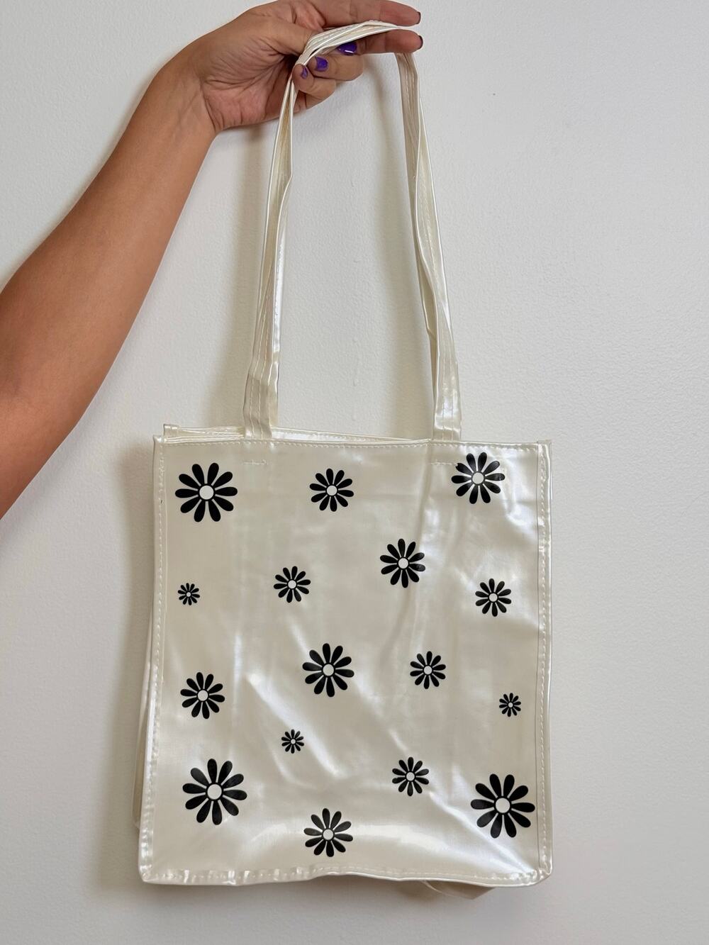 White Daisy Tote Bag – Floral Everyday Carryall